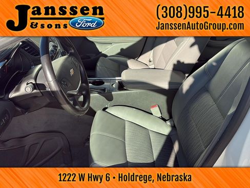 Used 2014 Chevrolet Impala LT w/ Convenience Package image 10