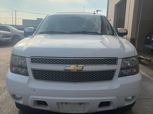 Used 2011 Chevrolet Suburban LTZ RWD image 3