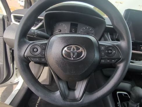 Used 2025 Toyota Corolla LE image 13