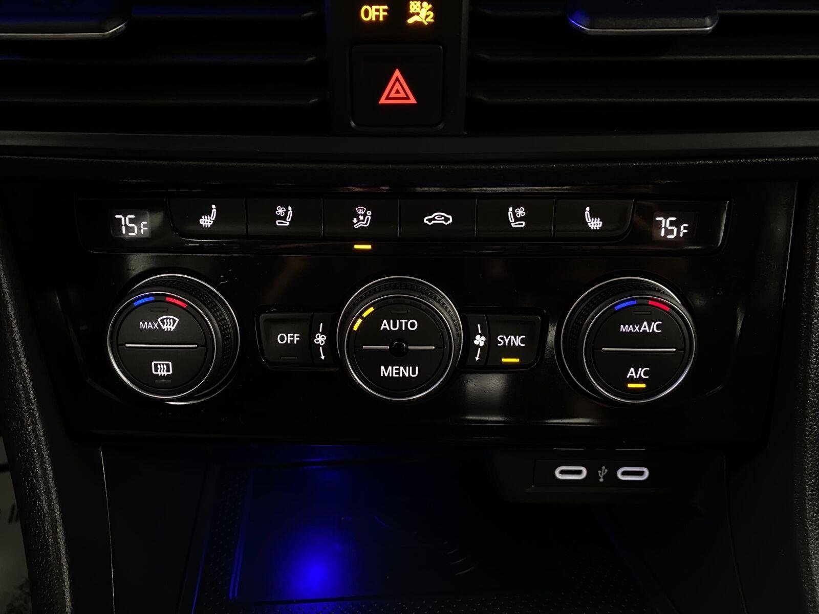 Used 2024 Volkswagen Jetta SEL FWD image 24