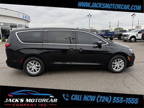 Used 2026 Chrysler Pacifica Select FWD image 11