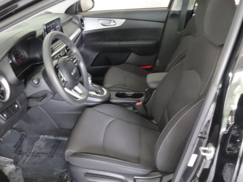 Used 2023 Kia Forte LXS FWD image 6