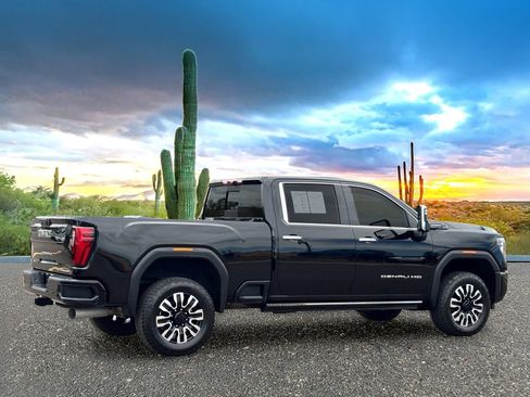 Used 2025 GMC Sierra 2500 Denali Ultimate w/ Max Trailering Package AWD/4WD image 5