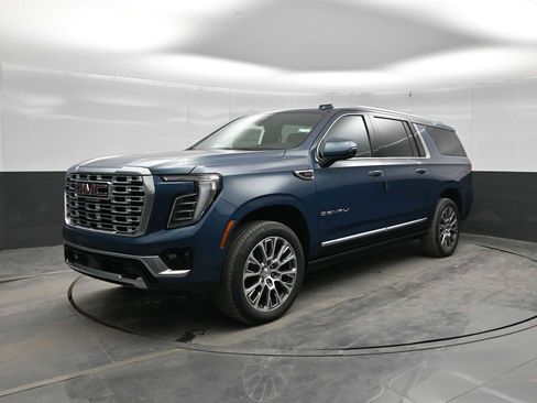 New 2026 GMC Yukon XL Denali w/ Sun & Power Step Package AWD/4WD image 4