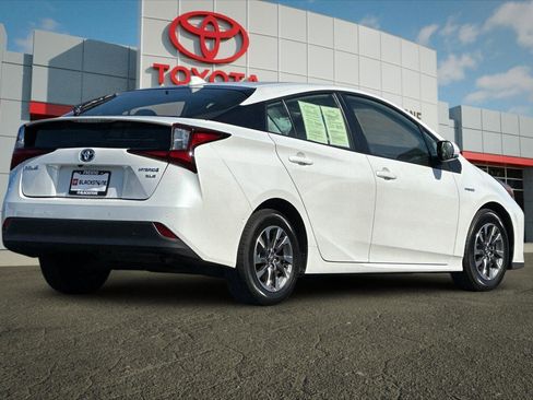 Certified 2022 Toyota Prius XLE w/ Premium Convenience Package FWD image 3