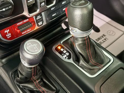 Used 2023 Jeep Wrangler Unlimited Rubicon w/ Cold Weather Group image 17