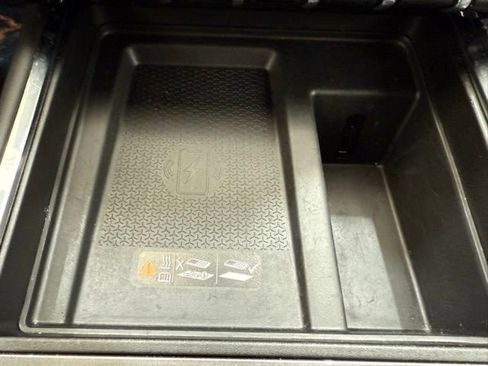 Used 2025 GMC Acadia Elevation image 39