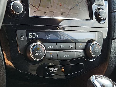 Certified 2019 Nissan Rogue SV w/ Premium Package AWD/4WD image 14