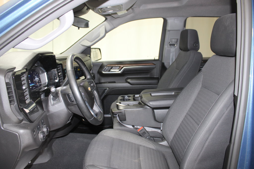 Used 2024 Chevrolet Silverado 1500 LT AWD/4WD image 27