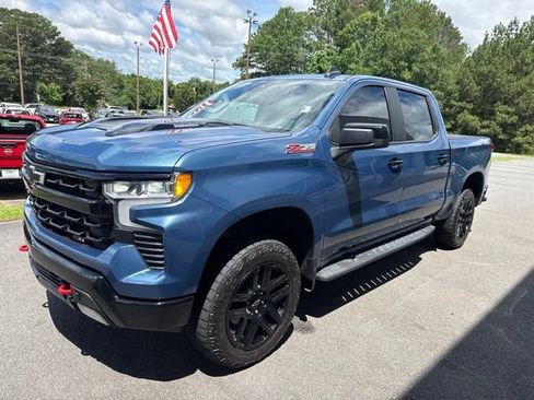 Used 2024 Chevrolet Silverado 1500 LT Trail Boss w/ Convenience Package II AWD/4WD image 3