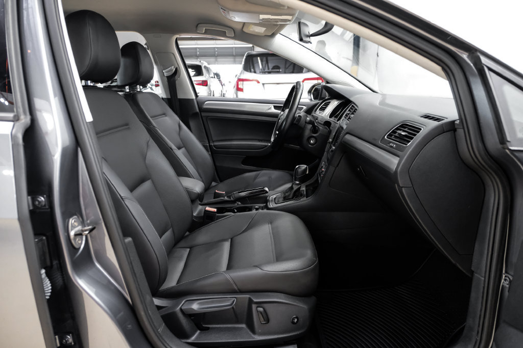 Used 2015 Volkswagen Golf S FWD image 32