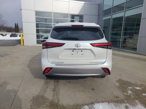 Used 2023 Toyota Highlander Platinum image 6
