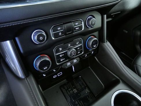 Used 2023 Chevrolet Tahoe Z71 w/ Luxury Package image 21