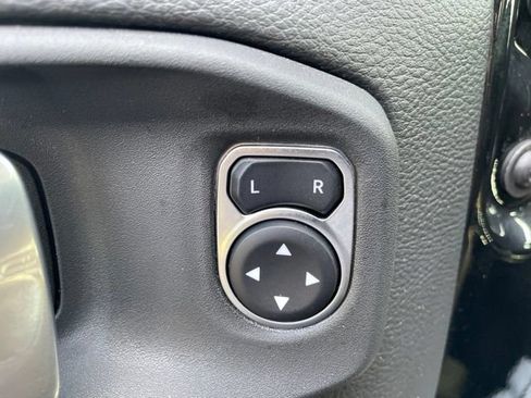 Used 2023 Jeep Gladiator Rubicon w/ Cold Weather Group AWD/4WD image 12