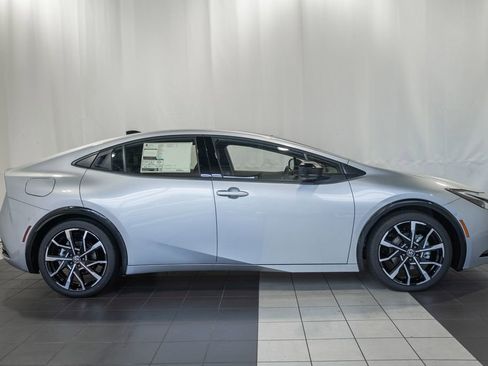 New 2026 Toyota Prius Plug-In Hybrid FWD image 3
