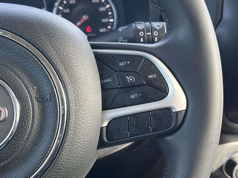 Used 2019 Jeep Renegade Latitude image 26