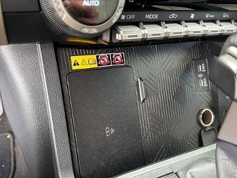 Used 2024 Toyota Tacoma Limited w/ Limited Package (LT) AWD/4WD image 16