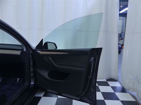Used 2024 Tesla Model Y 2WD image 26