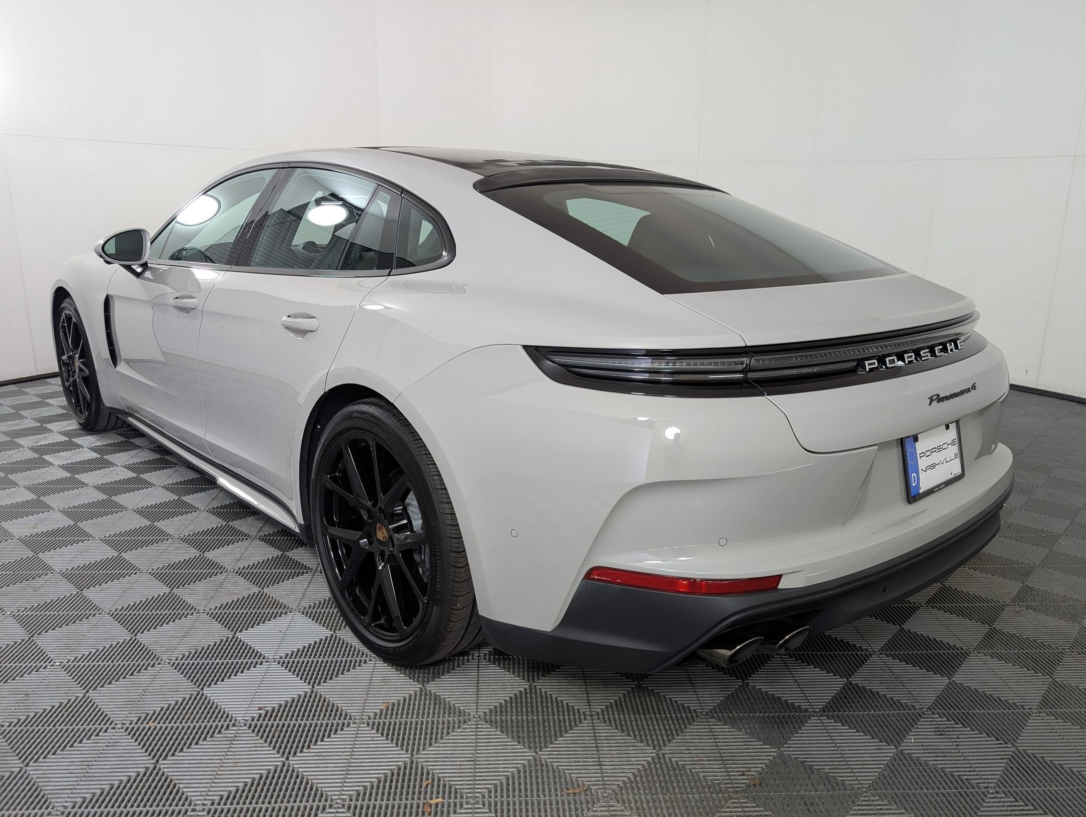 Certified 2025 Porsche Panamera 4 AWD/4WD image 3