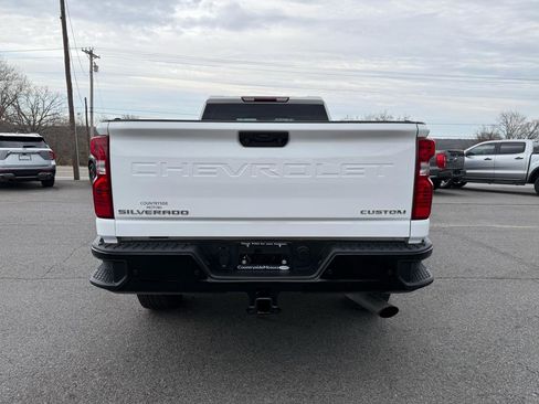 Used 2022 Chevrolet Silverado 2500 Custom w/ Custom Value Package image 5