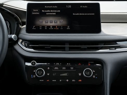 Certified 2025 INFINITI QX60 Luxe w/ Vision Package FWD image 13