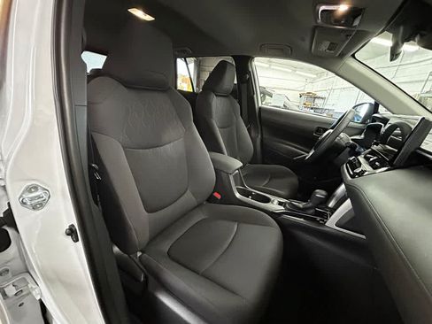 Used 2024 Toyota Corolla Cross LE AWD/4WD image 14