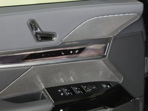 Used 2026 BMW i7 M70 w/ Premium Package image 26