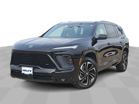 Certified 2025 Buick Enclave Sport Touring image 4