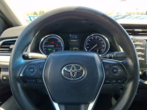 Used 2018 Toyota Camry LE image 17