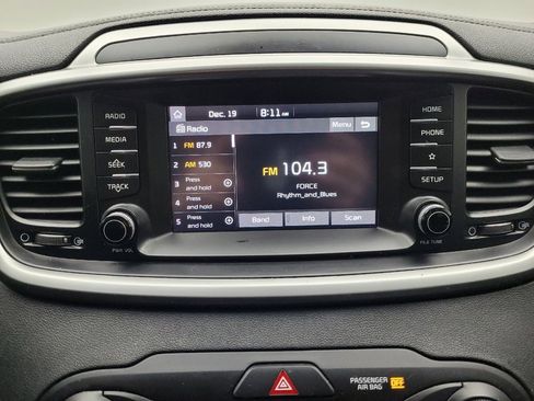 Used 2019 Kia Sorento LX image 25