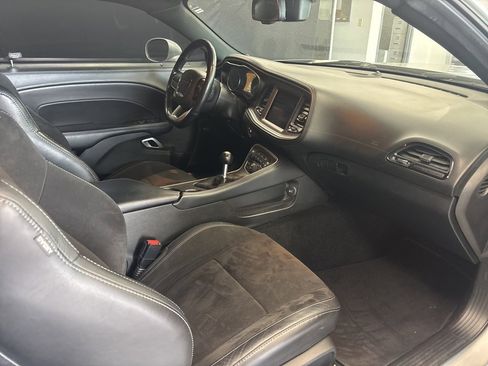 Used 2022 Dodge Challenger R/T w/ Plus Package image 10