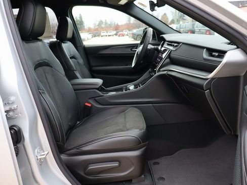 New 2025 Jeep Grand Cherokee Altitude image 41