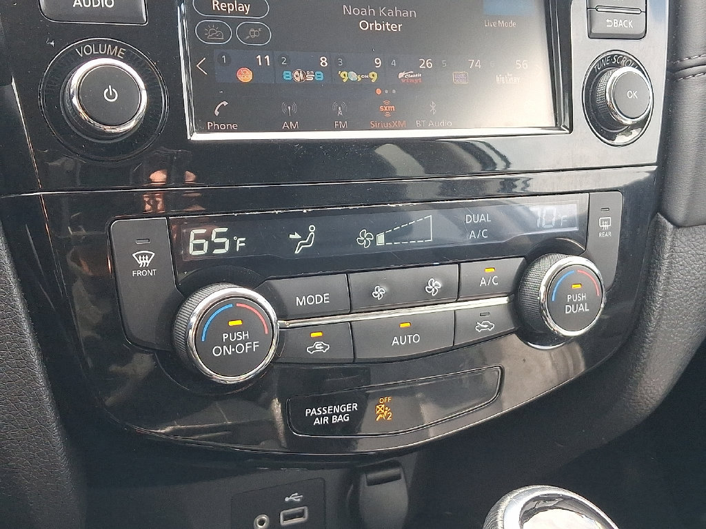 Used 2019 Nissan Rogue SL AWD/4WD image 16