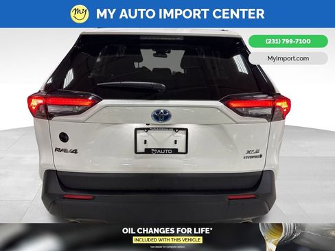Used 2020 Toyota RAV4 XLE image 6
