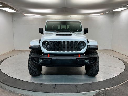 Used 2025 Jeep Gladiator Mojave image 9