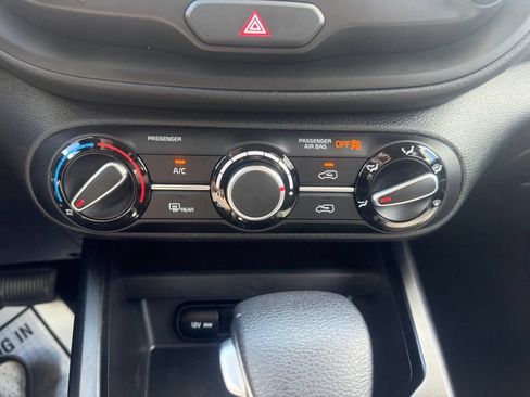 Used 2025 Kia Soul LX w/ LX Technology Package FWD image 22