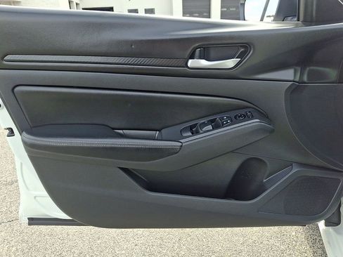Used 2025 Nissan Altima 2.5 SV image 14