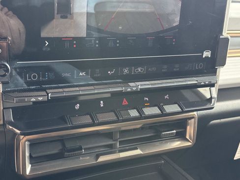 Used 2025 GMC Hummer EV 3X AWD/4WD image 18