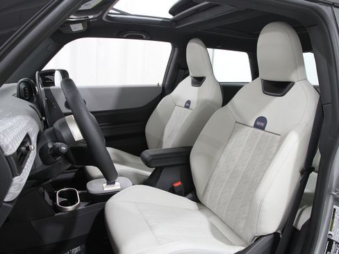 Certified 2025 MINI Cooper S image 5