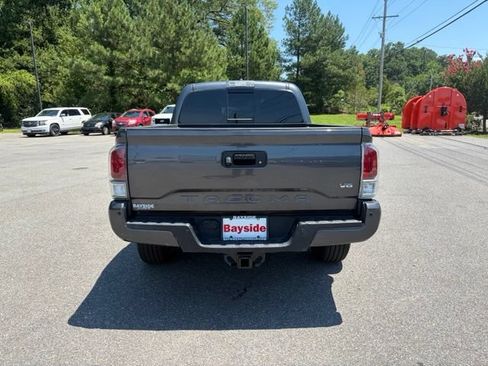 Used 2022 Toyota Tacoma TRD Sport w/ TRD Premium Sport Package AWD/4WD image 17