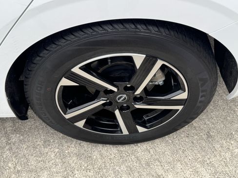 Used 2024 Nissan Sentra SV FWD image 9