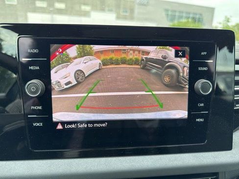 Used 2025 Volkswagen Jetta SE w/ Sunroof Package FWD image 12