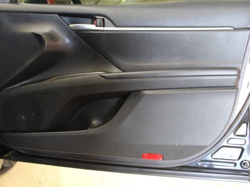 Used 2022 Toyota Camry SE image 10
