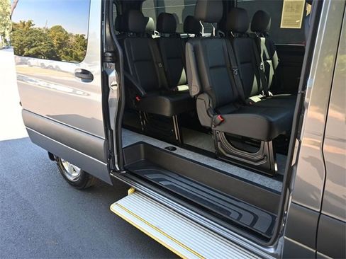 Used 2023 Mercedes-Benz Sprinter 2500 image 21