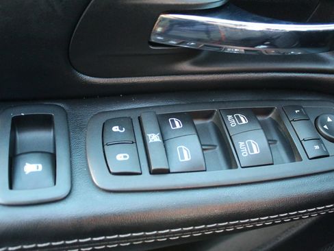 Used 2019 Dodge Grand Caravan SE FWD image 16