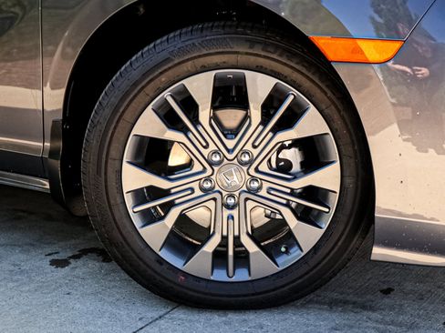 New 2026 Honda Odyssey Touring image 13