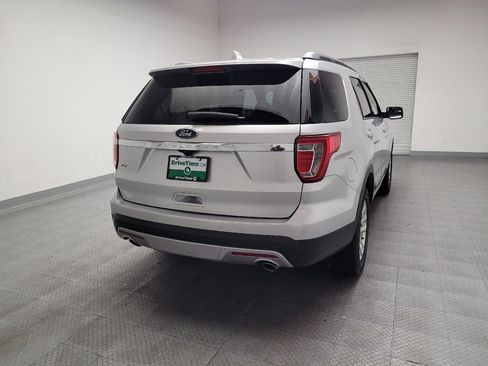 Used 2017 Ford Explorer XLT image 7