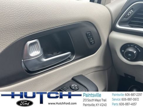 Used 2024 Chrysler Pacifica Touring-L FWD image 42