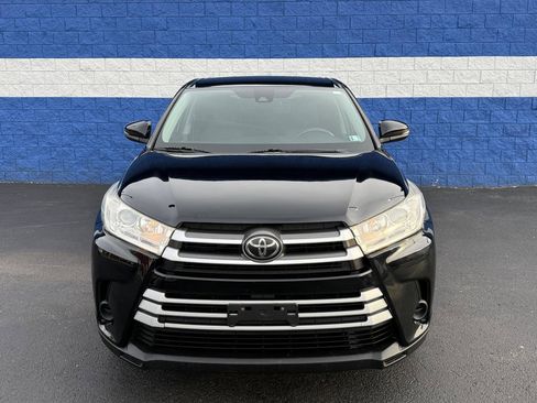 Used 2019 Toyota Highlander LE AWD/4WD image 4