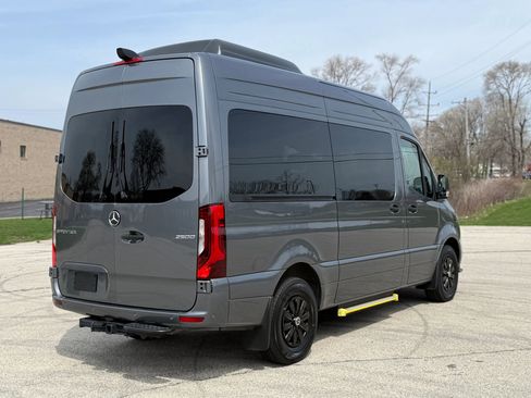 Used 2025 Mercedes-Benz Sprinter 2500 image 5